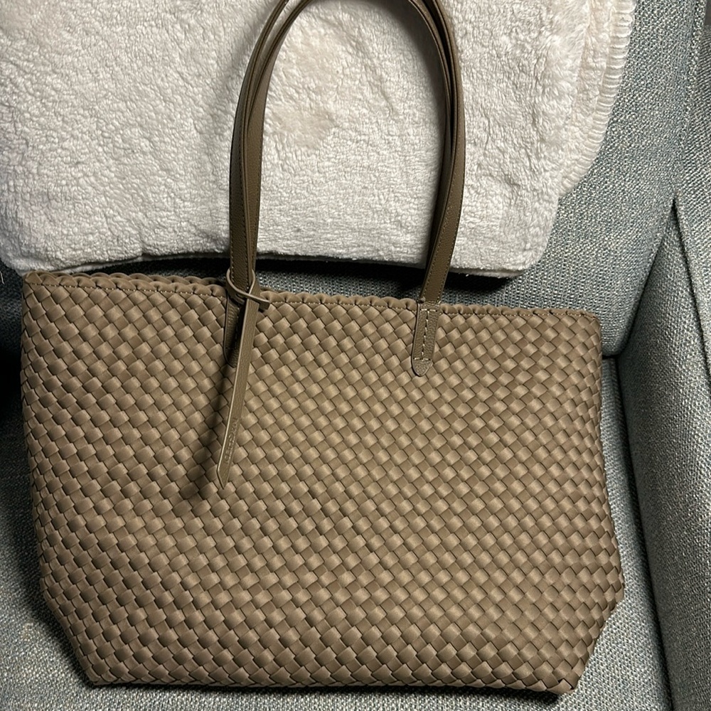 Naghedi Jetsetter Large Woven tote bag in Cashmere